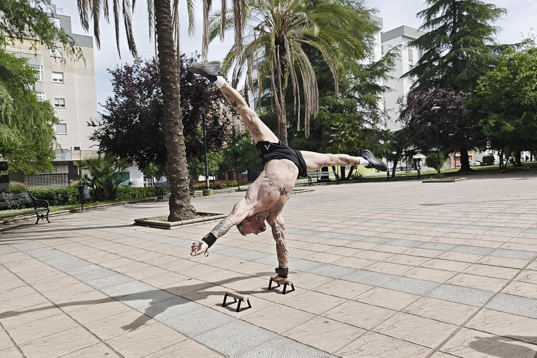 Calisthenics Parallettes aus Holz – Parallettes mit rutschfester Basis aus Stahl | Push Up Bars für