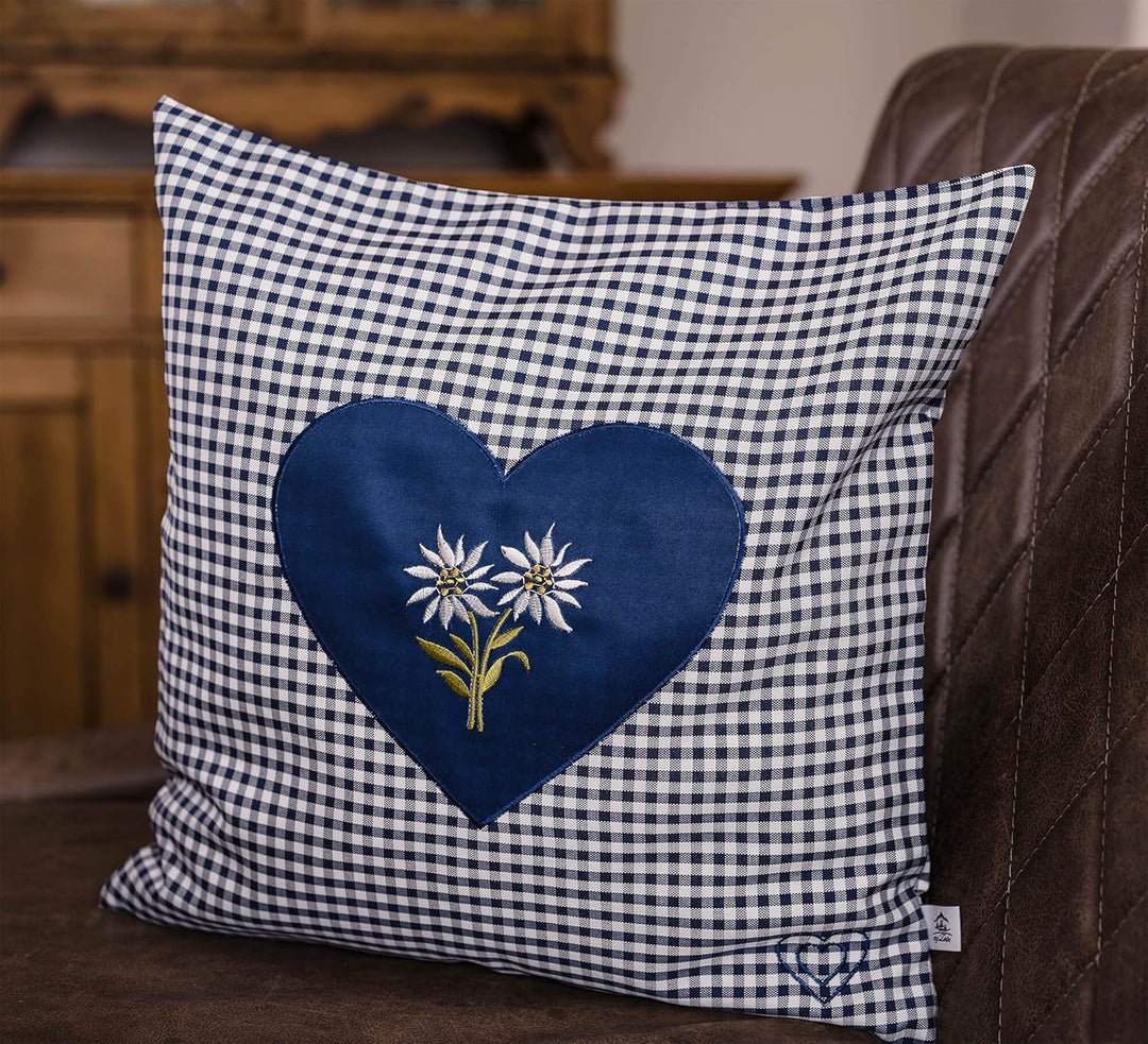 Zirbenkissen bestickt mit Herz und Edelweiss blau karriert Grösse 40x40 cm befüllt mit Zirbenflocken