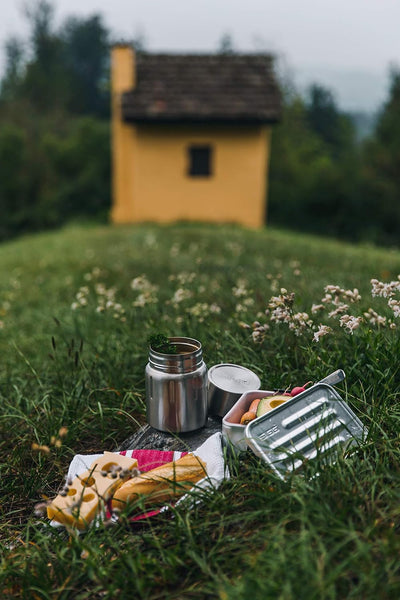 SIGG Metal Box Plus L Alu Lunchbox 1.2 L, moderne Brotdose mit praktischem Einsatz, federleichte Bro