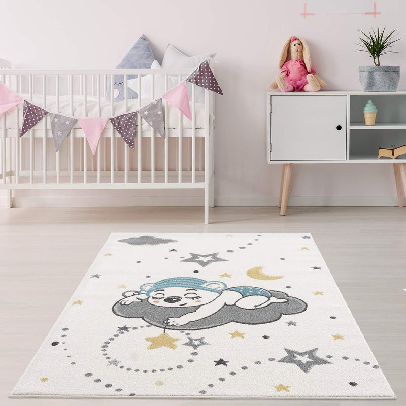 payé Teppich Kinderzimmer - Cream - 140x200cm - Spielteppich Schlafender Süsser Kuschel Bär Wolken M