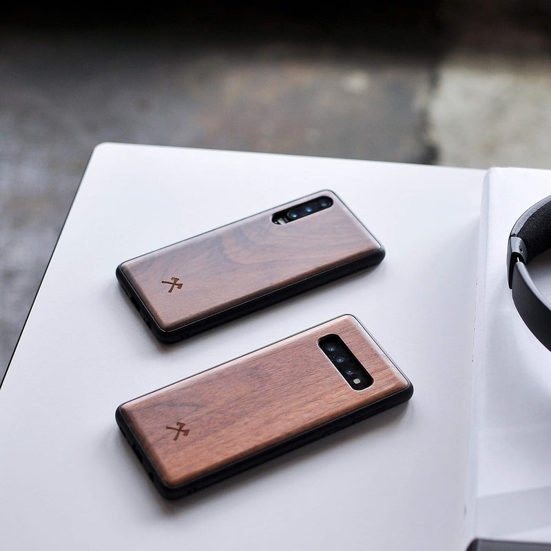 Woodcessories - Hülle Kompatibel mit Samsung Galaxy S10+ Aus Echtem Holz - EcoBump Case (Walnuss)