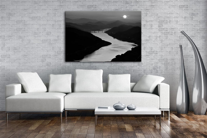 deyoli Dark langer Fluss im roten Sonnenschein Effekt: Schwarz/Weiss im Format: 80x60 als Leinwandbi