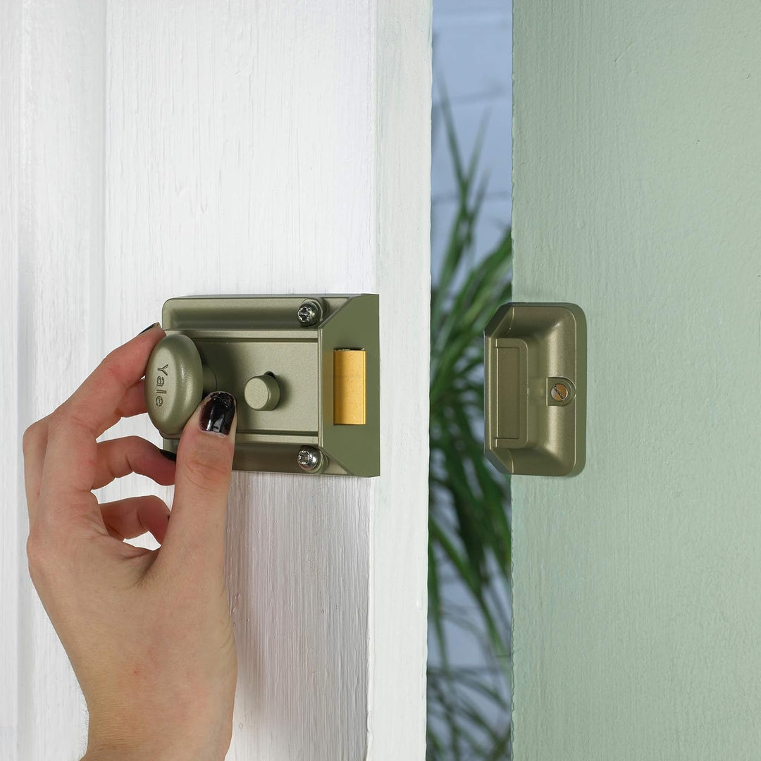 Yale P77 Traditionelles Nachtriegelschloss, Dornmass 60 mm, Sichtverpackung, verchromt Chrome Finish