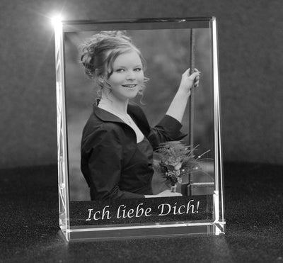 VIP-LASER 2D GRAVUR Glas Kristall Flachglas selbststehend Hochformat mit dem Foto Deiner Freundin. D