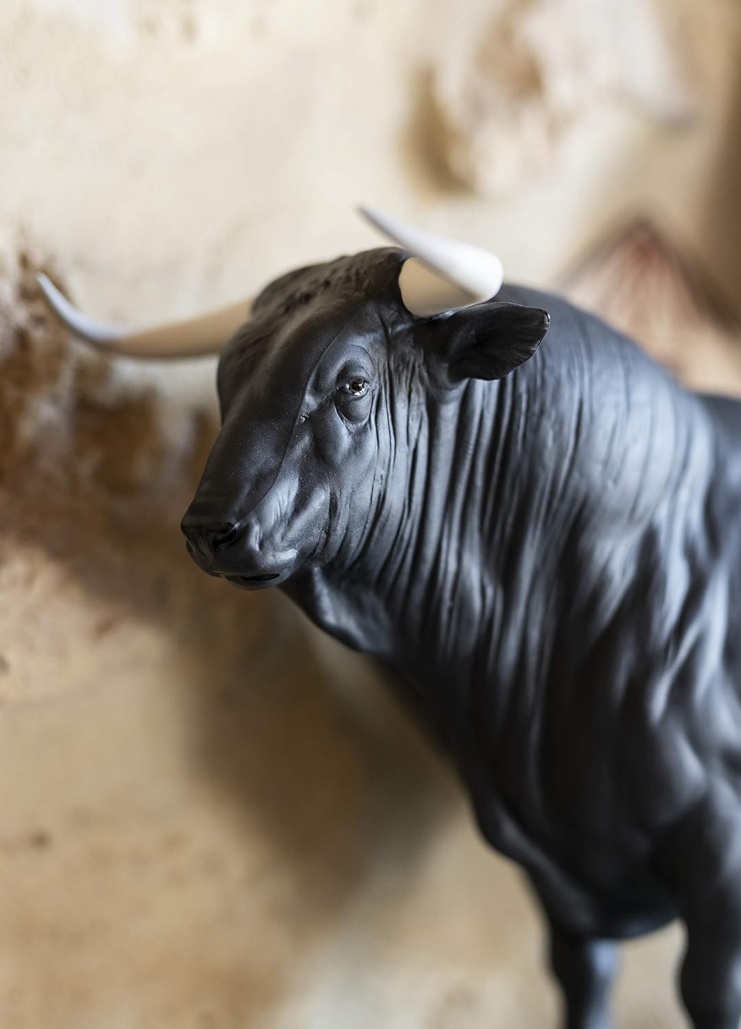 LLADRÓ Figur Kampfstier. Bull. Porzellan.
