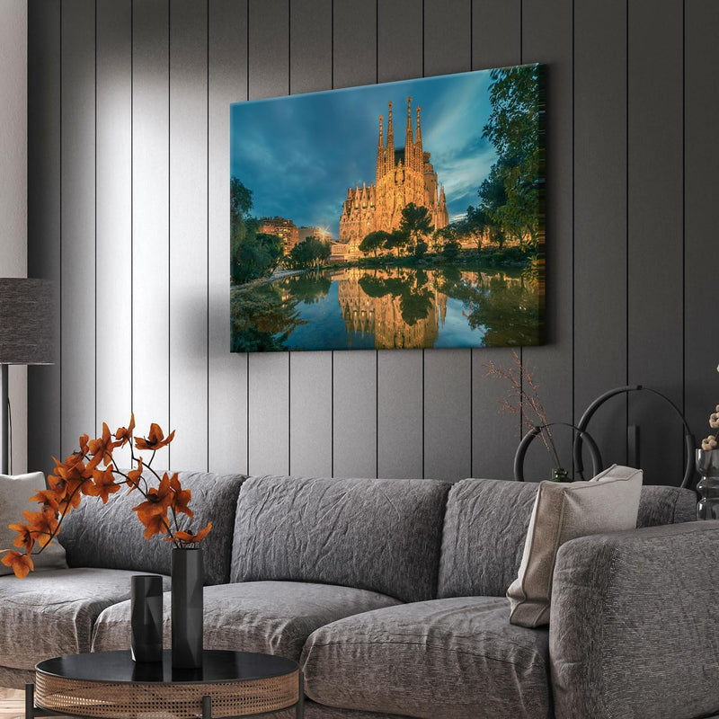 PICANOVA – Leinwandbild 100x75cm Sagrada Familia Barcelona – Leinwanddruck – Wandbild Kunstdruck Auf