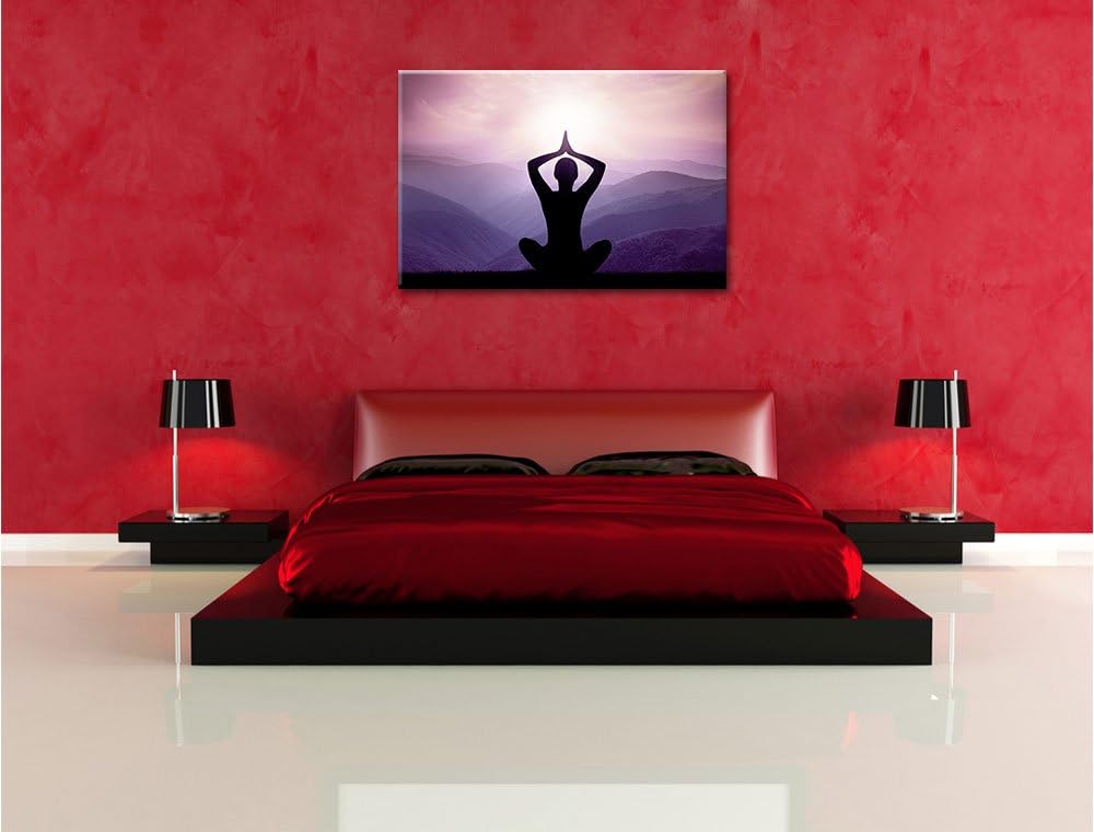 Pixxprint Meditierender Mann in den Bergen / 100x70cm Leinwandbild bespannt auf Holzrahmen/Wandbild