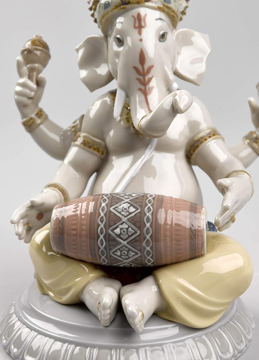 LLADRÓ Figur Ganesha Mit Mridangam. Ganesha. Porzellan.