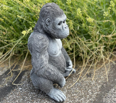 Stone and Style Steinfigur Gorilla Ben AFFE frostfest Steinguss Gartenfigur