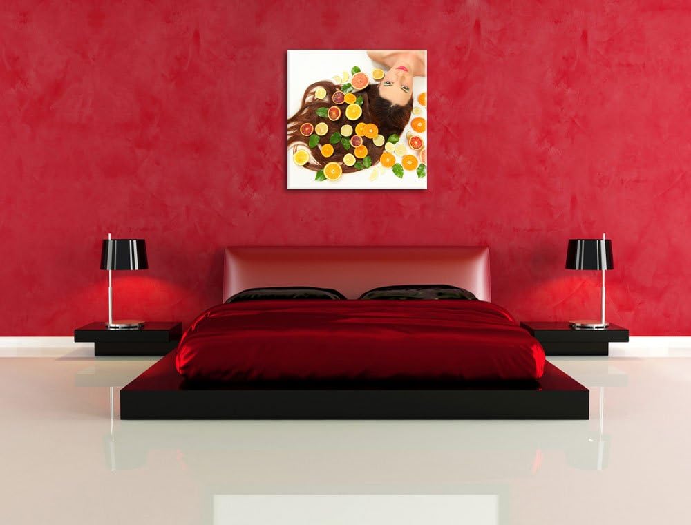 Pixxprint Hübsche Frau mit Obstscheiben als Leinwandbild Quadratisch/Grösse: 70x70 / Wandbild/Kunstd
