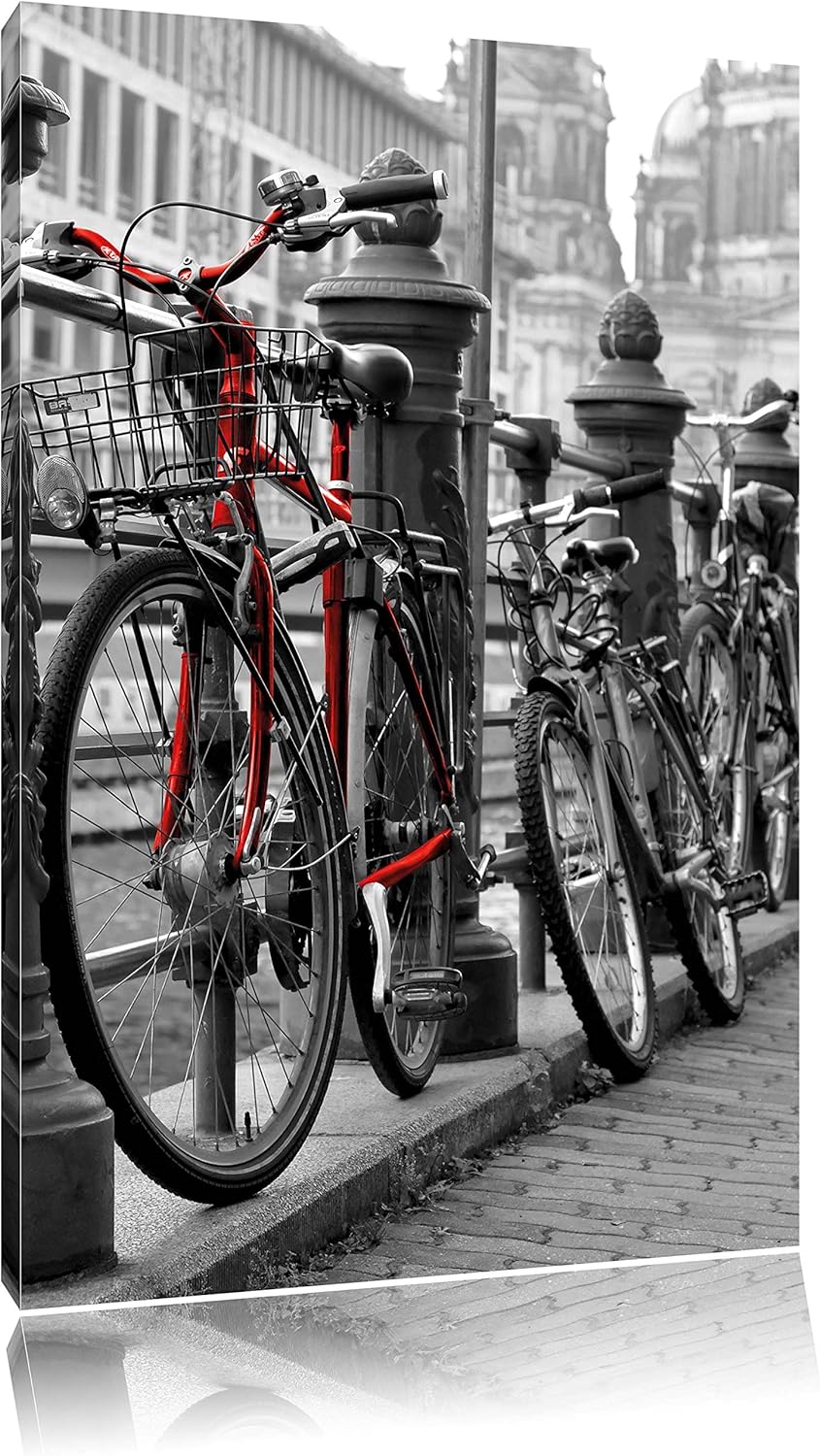 Pixxprint Fahrräder an Wasserstrasse schwarz/weiss als Leinwandbild/Grösse: 100x70 / Wandbild/Kunstd