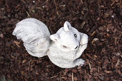 Steinfigur Eichhörnchen stehend, Frost- und wetterfest bis -30°C, massiver Steinguss