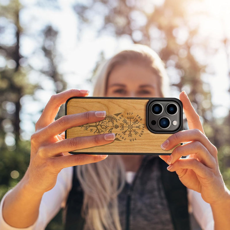 Carveit Holz Cover für iPhone 15 Pro hülle, Kompatibel mit Magsafe Silikon Stossfeste Cover, Magneti