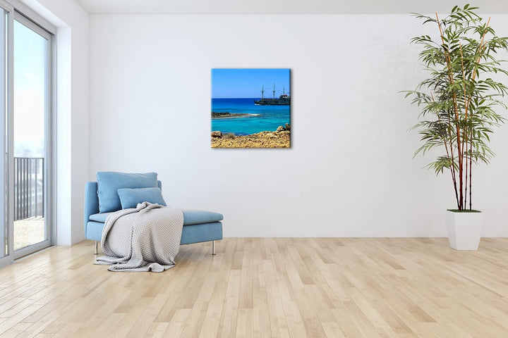 angelegtes Schiff an der Küste Format: 70x70 cm als Leinwandbild, Motiv fertig gerahmt auf Echtholzr