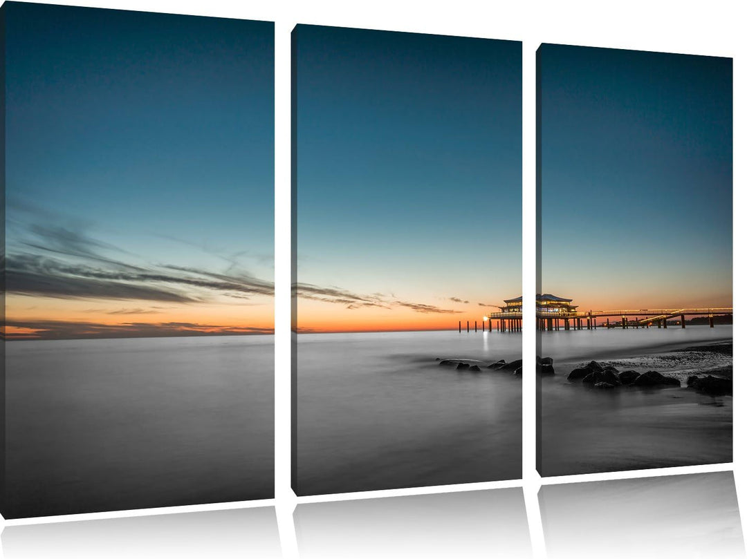 Pixxprint Timmendorfer Strand bei Sonnenuntergang Schwarz/Weiss 3-Teiler Leinwandbild 120x80 Bild au