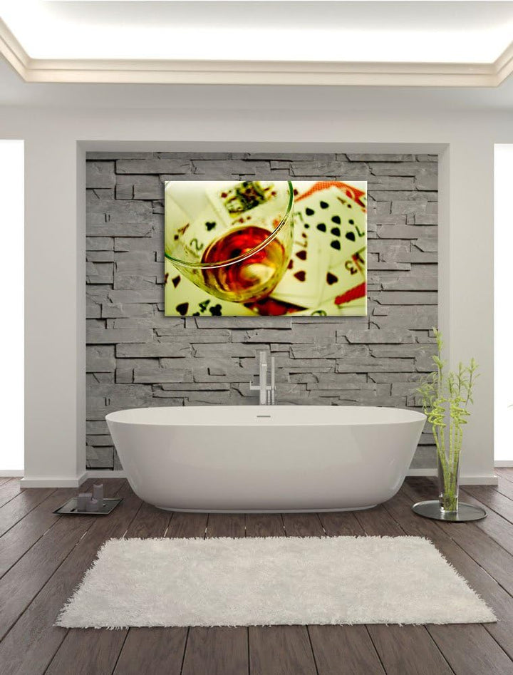 Pixxprint Glas Wein auf Spielkarten auf Leinwand, XXL riesige Bilder fertig gerahmt mit Keilrahmen,