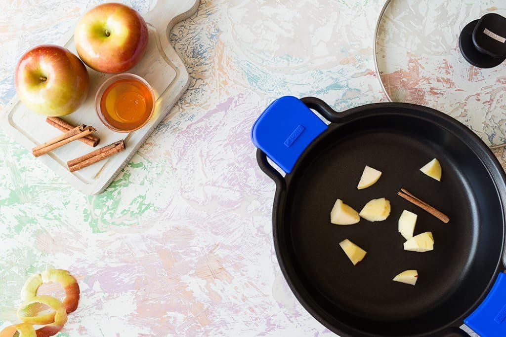 Monix Schmorkasserolle, geeignet für alle Herdarten und Induktion, Aluminium, schwarz/blau, 36 cm Mo