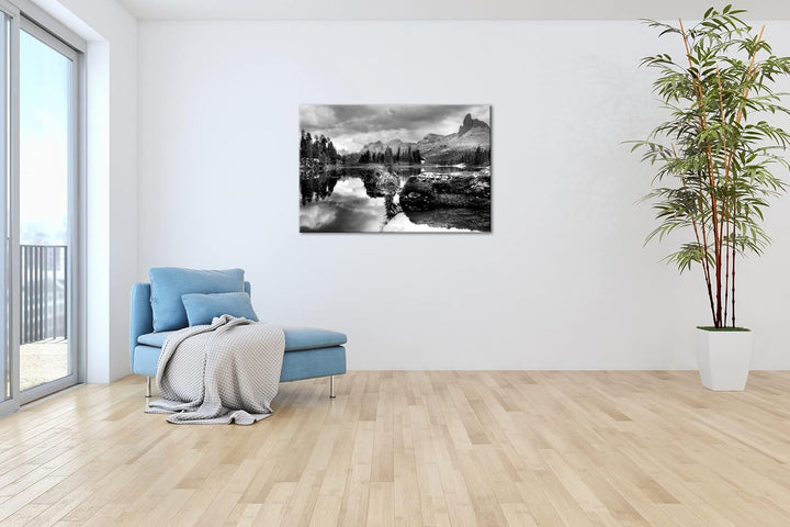 beginnender Winter in den Dolomiten Effekt: Schwarz&Weiss,Format: 80x60 als Leinwandbild, Motiv fert