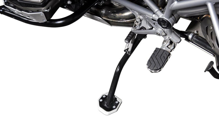 SW-MOTECH Seitenständerfuss-Verbreiterung Schwarz/Silbern. BMW R1200GS / R1200GS Adventure.