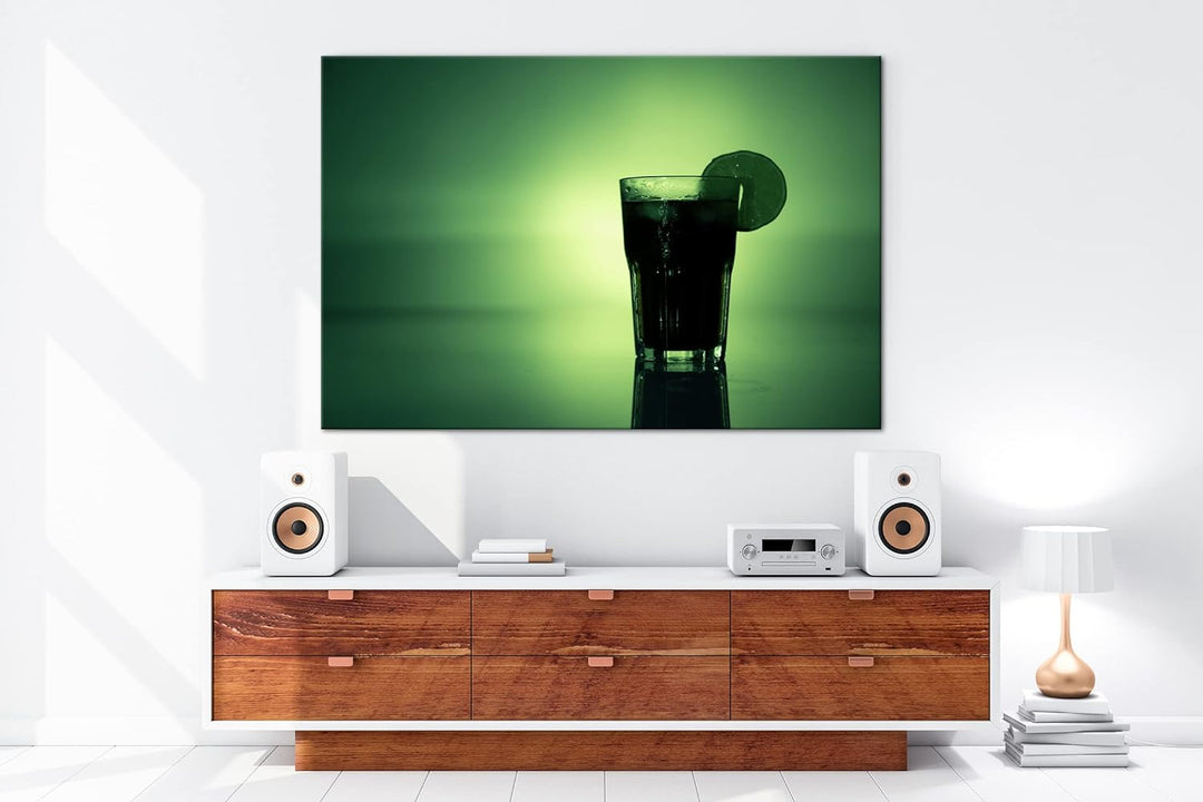 deyoli Cocktail im grün leuchtenden Licht im Format: 100x70 als Leinwandbild, Motiv fertig gerahmt a