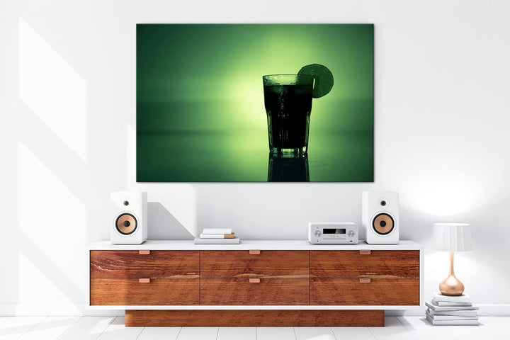 deyoli Cocktail im grün leuchtenden Licht im Format: 100x70 als Leinwandbild, Motiv fertig gerahmt a