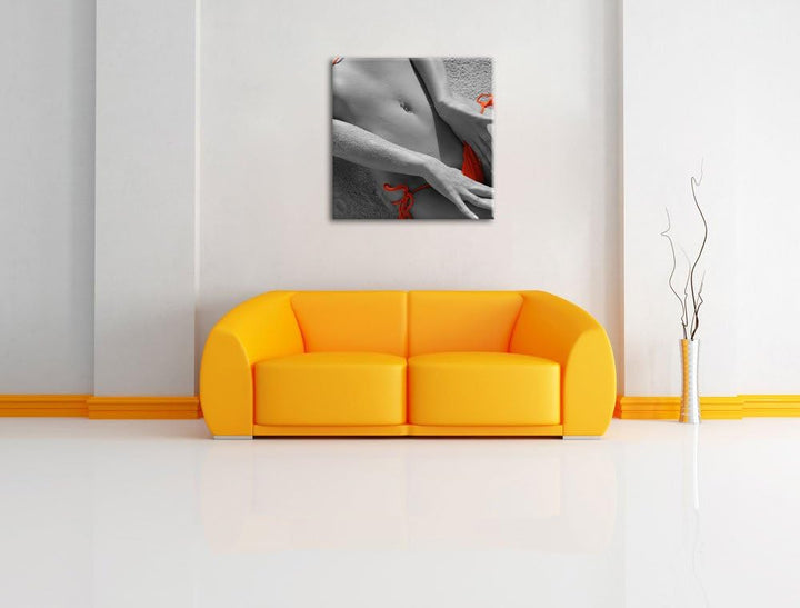 Pixxprint Sexy Frau im Bikini am Strand Schwarz/Weiss, Format: 70x70 auf Leinwand, 70x70