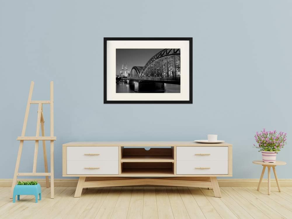 1art1 Köln Poster Hohenzollernbrücke Und Kölner Dom Bei Nacht S/W Gerahmtes Bild Mit Edlem Passepart