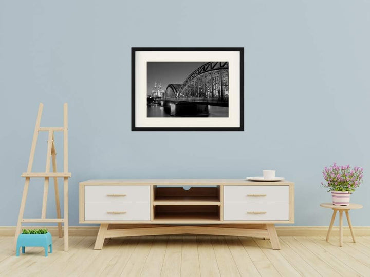1art1 Köln Poster Hohenzollernbrücke Und Kölner Dom Bei Nacht S/W Gerahmtes Bild Mit Edlem Passepart
