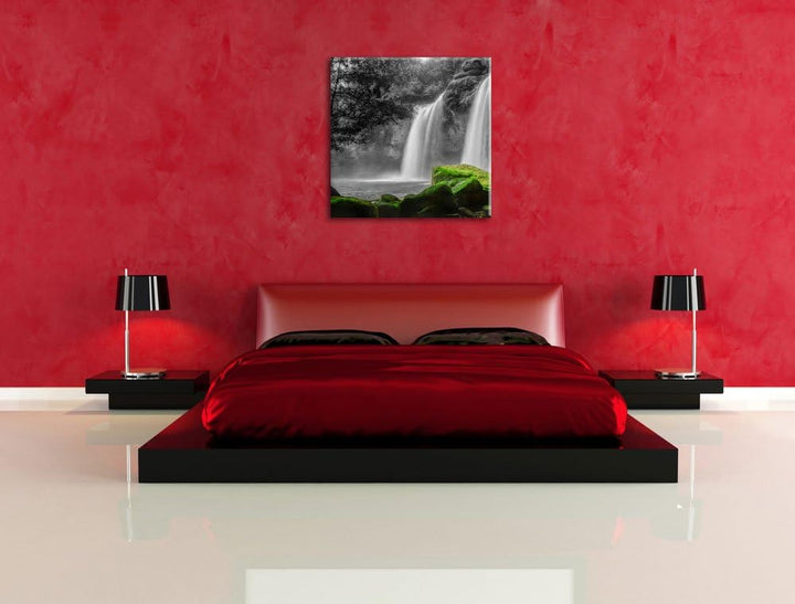 Pixxprint Traumhafter Wasserfall im Dschungel schwarz/weiss, Format: 70x70 auf Leinwand, 70x70