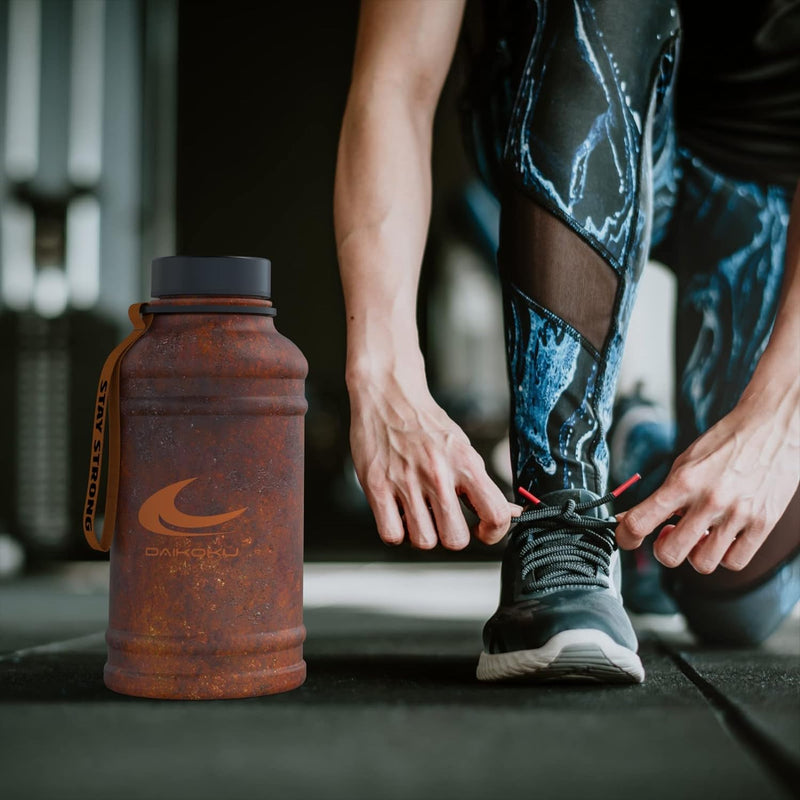 Daikoku Edelstahl Wasserflasche - 1.3l BPA frei - Nützlich für das Fitnessstudio und alle Arten von