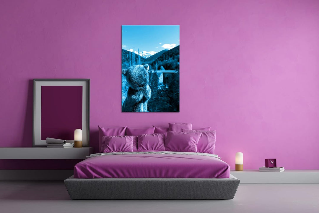 deyoli niedlicher Wombat mit traumhafter Landschaft Format 100x70 Effekt: Monocrome Blau als Leinwan