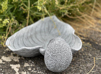 Stone and Style Vogeltränke Insektentränke Igel auf Blatt Steinguss frostfest