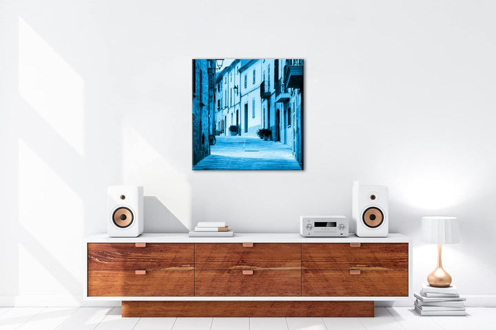 Fussweg in der Altstadt Format: 70x70 cm Effekt: Monocrome Blau als Leinwandbild, Motiv fertig gerah