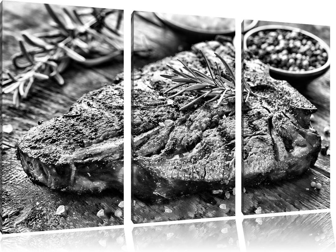 Pixxprint Leckeres Fleisch mit Rosmarin als Leinwandbild/Grösse: 3 Teilig (120x80) cm/Wandbild/Kunst
