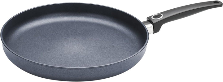 Woll 532SL SaphirLite-Schmiedegusspfanne 32 cm ø, 5 cm hoch, mit festem Stiel