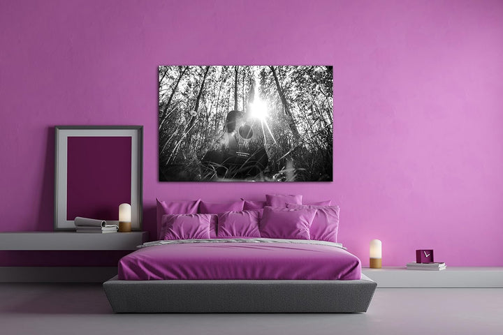 deyoli akustische Gitarre im idyllischen Wald Effekt: Schwarz/Weiss im Format: 80x60 als Leinwandbil