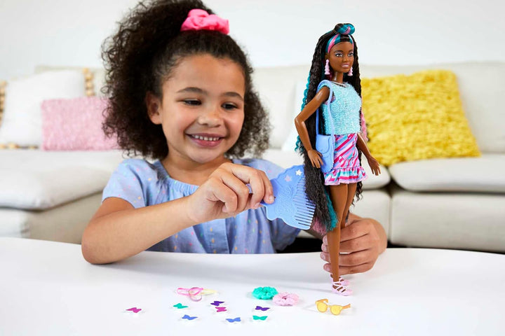 Barbie Totally Hair, Barbie-Puppe mit blauem, rosa & schwarzem Haar, buntes Schmetterlingskleid, Haa