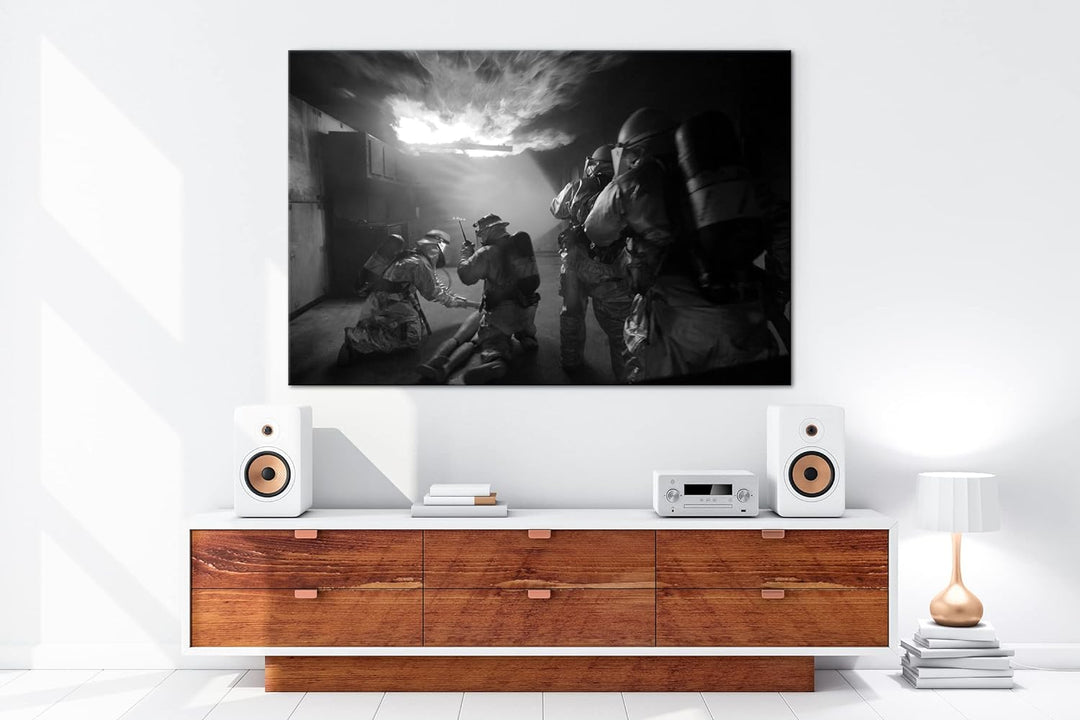 deyoli Feuerwehr Einsatz Format: 100x70 Effekt: Schwarz&Weiss als Leinwandbild, Motiv fertig gerahmt