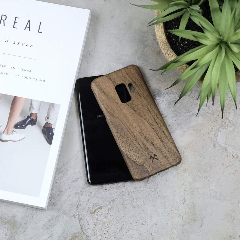 Woodcessories - Hülle kompatibel mit Samsung Galaxy S10 Plus aus Echtholz - EcoSlim Case (Walnuss)