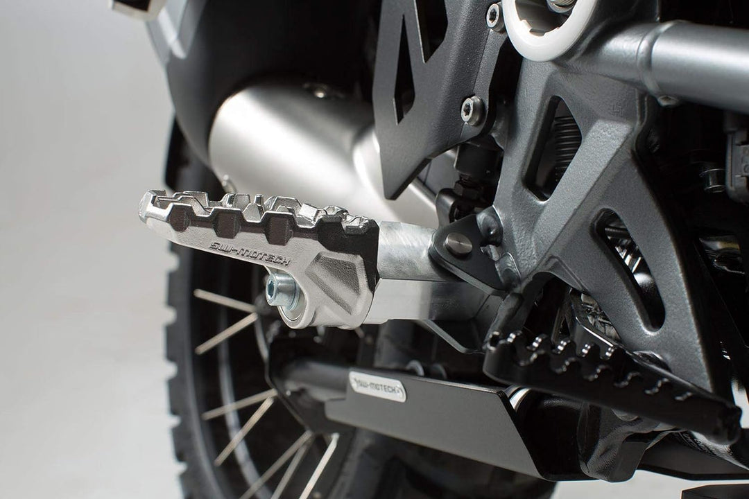 SW-MOTECH EVO Fussrasten-Kit für Tiger 1050 (06-), R1200R (11-14) / R nineT (14-)