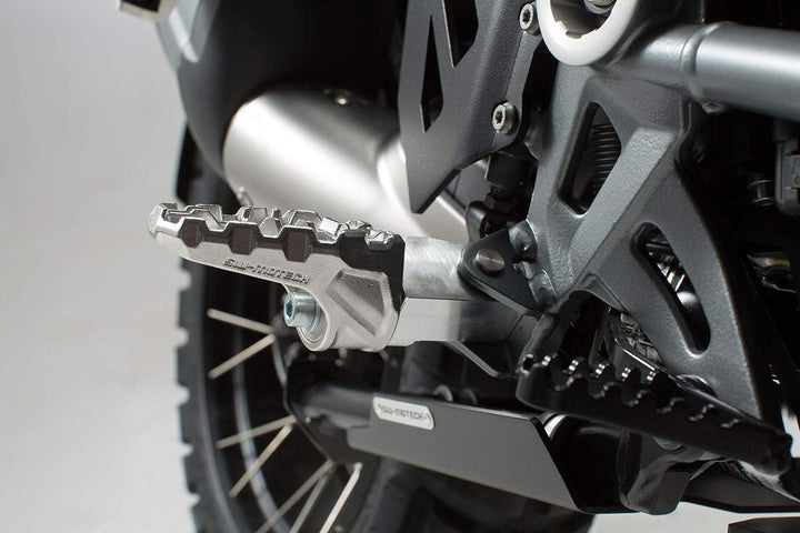 SW-MOTECH EVO Fussrasten-Kit für Tiger 1050 (06-), R1200R (11-14) / R nineT (14-)