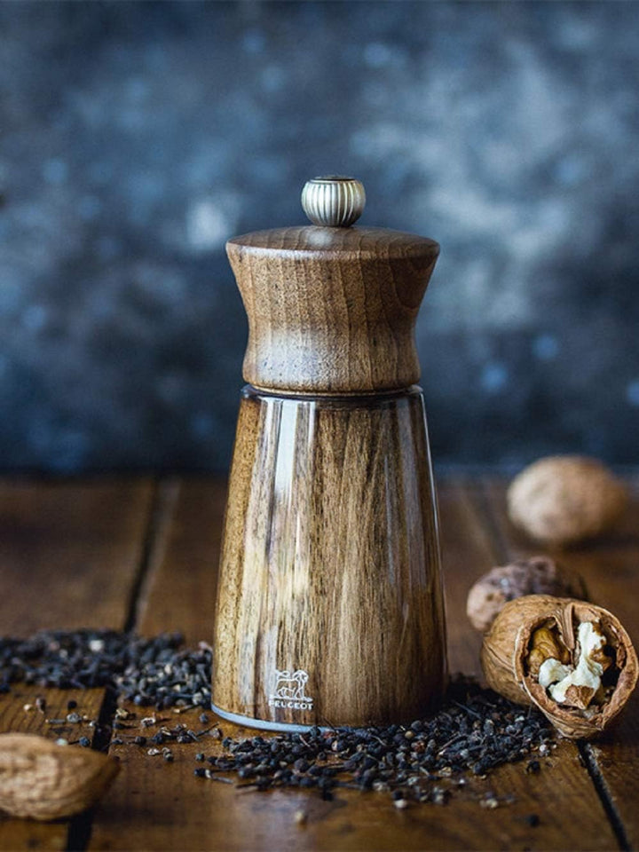 Peugeot Meribel Manuelle Salzmühle, Klassische Mahlgradeinstellung, Höhe: 14 cm, Walnussholz/Acryl,