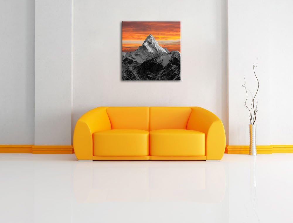 Pixxprint Hoher schneebedeckter Berg bei Sonnenuntergang schwarz/weiss, Format: 70x70 auf Leinwand,