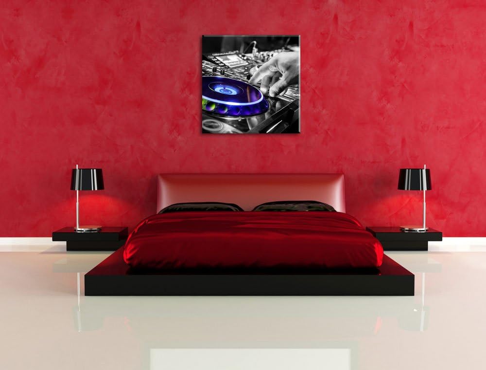 Pixxprint DJ bei der Arbeit am Plattenteller schwarz/weiss, Format: 70x70 auf Leinwand, 70x70