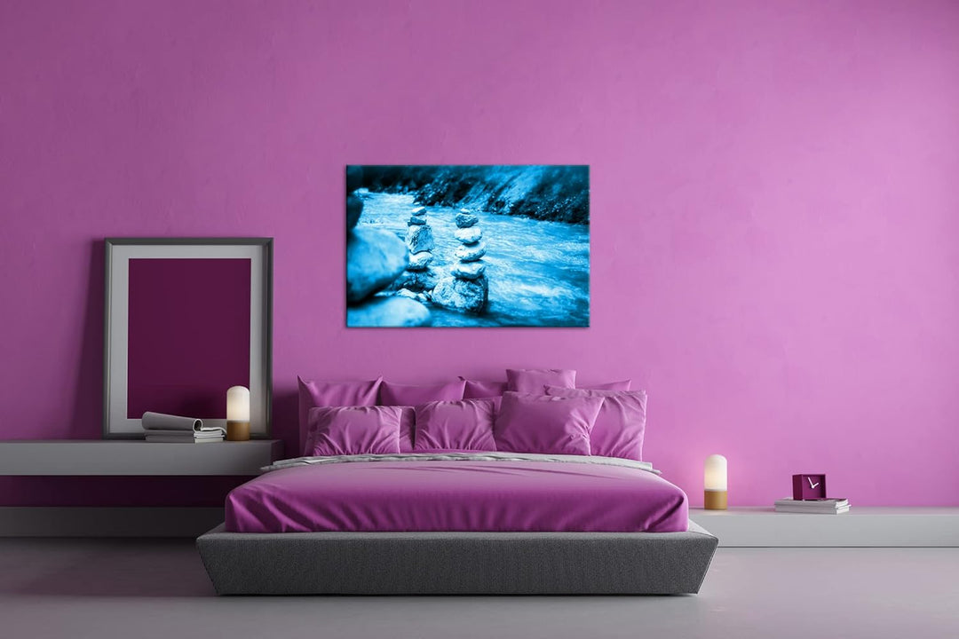 deyoli gestapelte Steine am Flussufer Format 80x60 Effekt: Monocrome Blau als Leinwandbild, Motiv fe