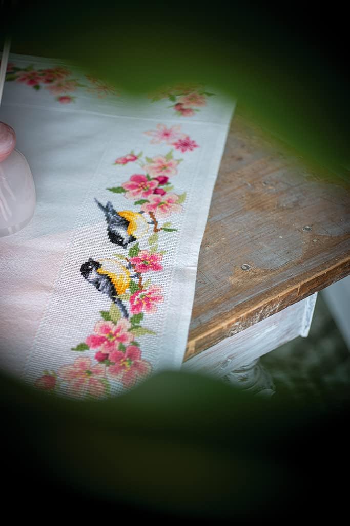 Vervaco PN-0164365 Tischdecke Kreuzstich Set Zählmuster, Baumwolle, Birds And Blossoms (10,5 Count),