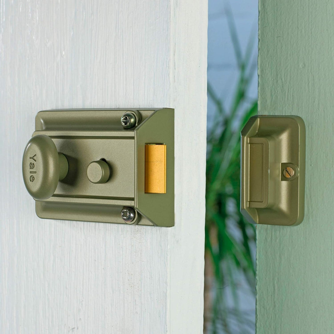 Yale P77 Traditionelles Nachtriegelschloss, Dornmass 60 mm, Sichtverpackung, verchromt Chrome Finish