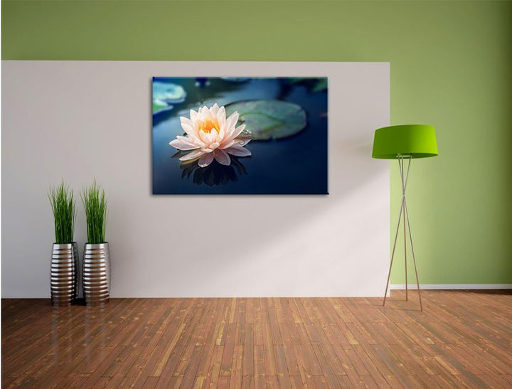 Pixxprint Eine schöne rosa Lotosblume in Teich, Format: 100x70 auf Leinwand, 100x70