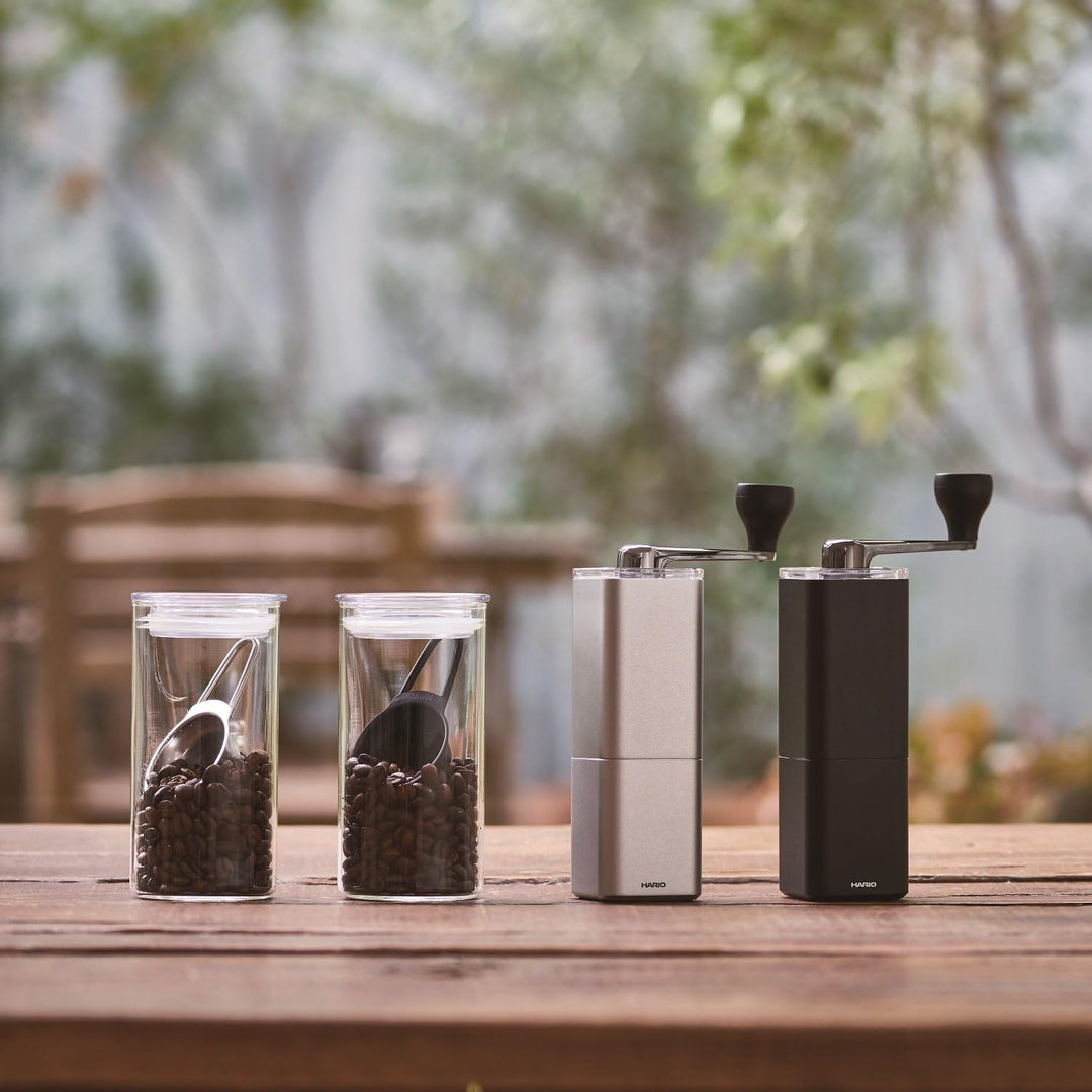 Hario Aluminiumlegierung Kaffeemühle, Aluminium, Silberfarben, Petite, Silberfarben