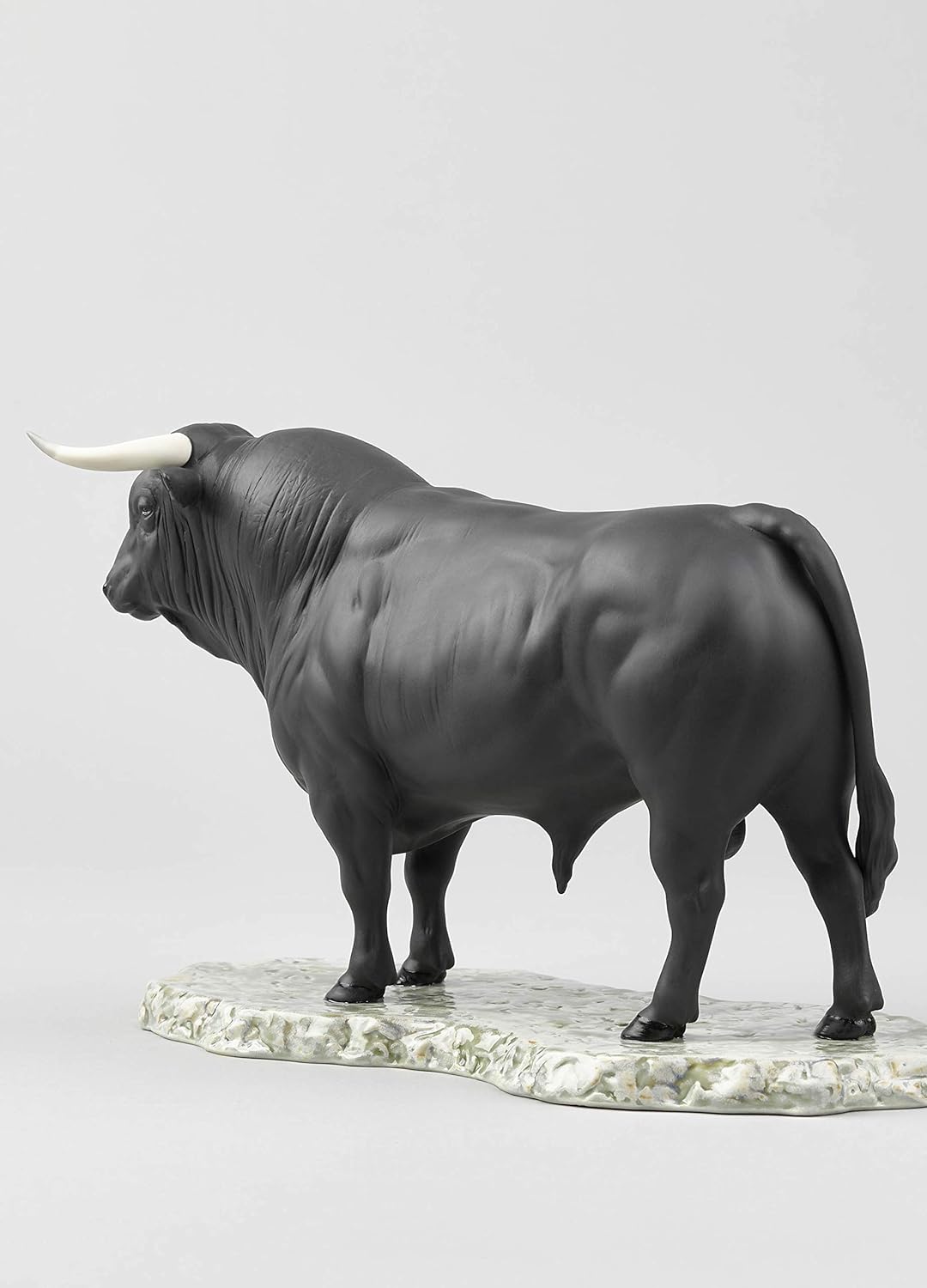 LLADRÓ Figur Kampfstier. Bull. Porzellan.